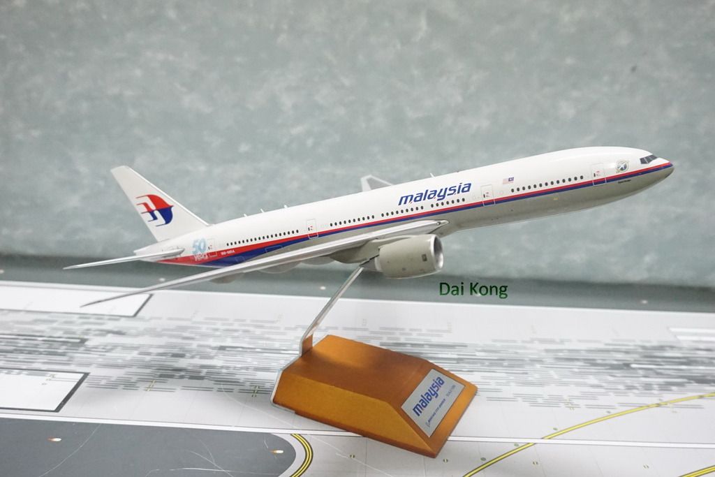 Amazon.co.jp: JCWings 1/200 マレーシア航空 B777-200ER 9M-MRA